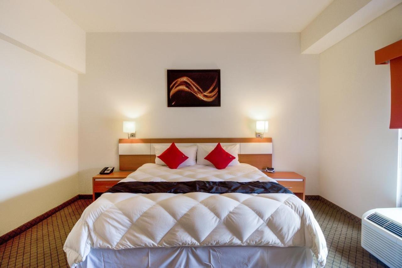 Capital O Hotel Herederos, Пьедрас-Неграс Экстерьер фото